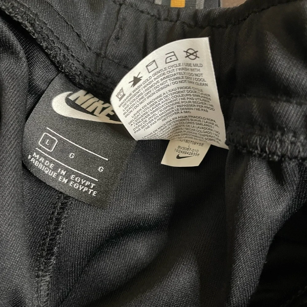 NWOT Nike Air Mens Metallic Club Joggers - Picture 8 of 8